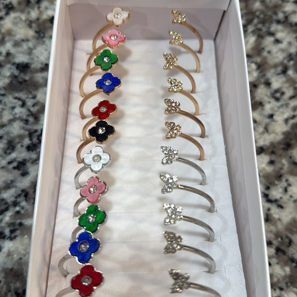 ShopEvelynne Silver and Black Floral Bracelet - Picture 2 of 2